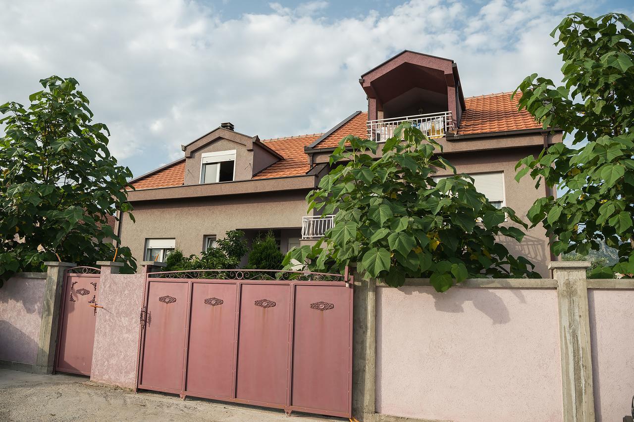Q Podgorica Beds,Rooms And More Εξωτερικό φωτογραφία